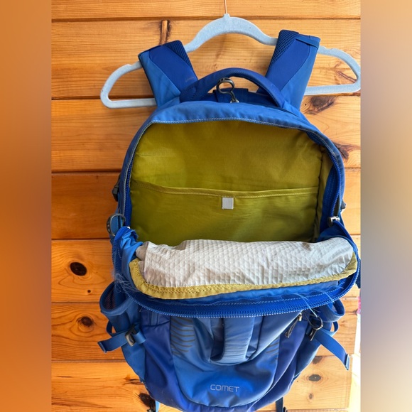 Osprey Comet 30 Daypack Backpack - Picture 3 of 13